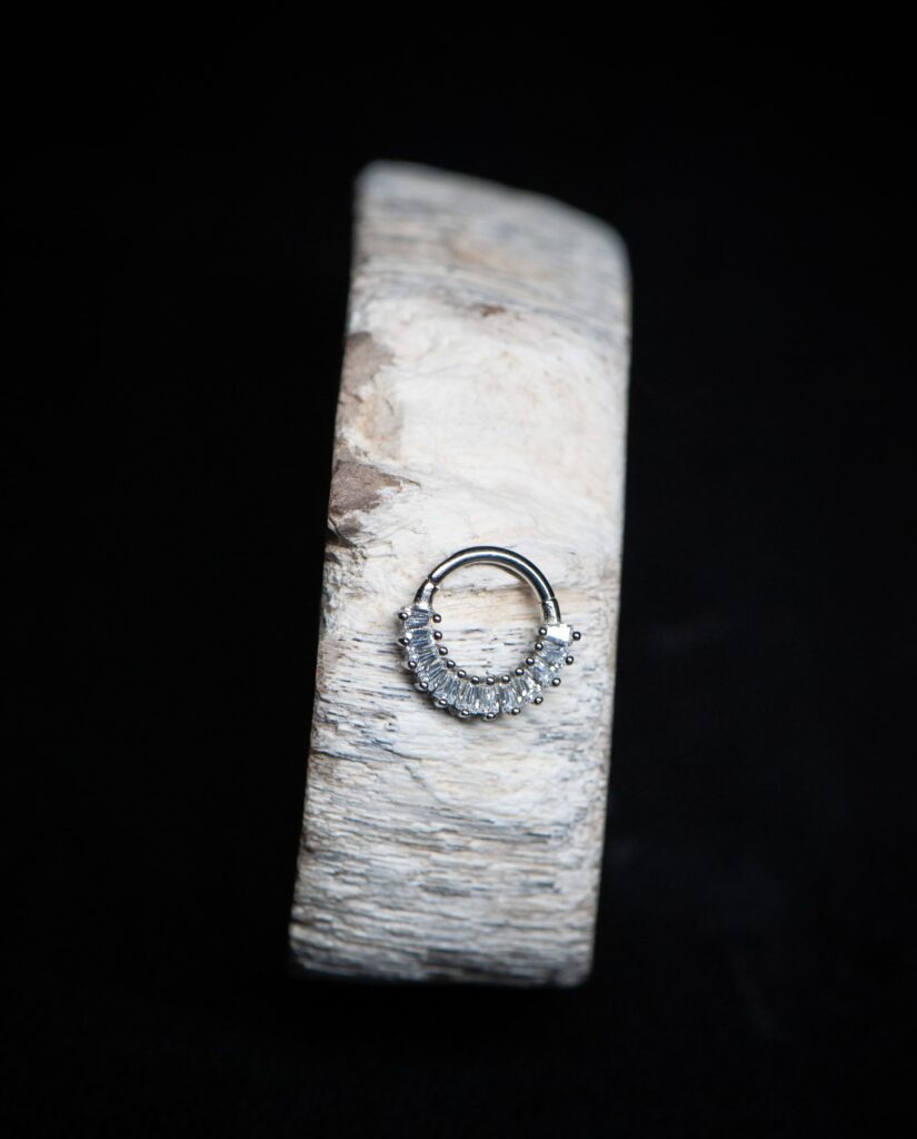 pose de bijoux à Lyon Marquis Original